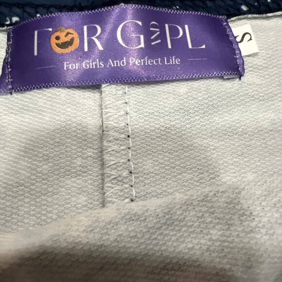 Hocus Pocus Sanderson Tunic Top Women’s Small New - Picture 2 of 4